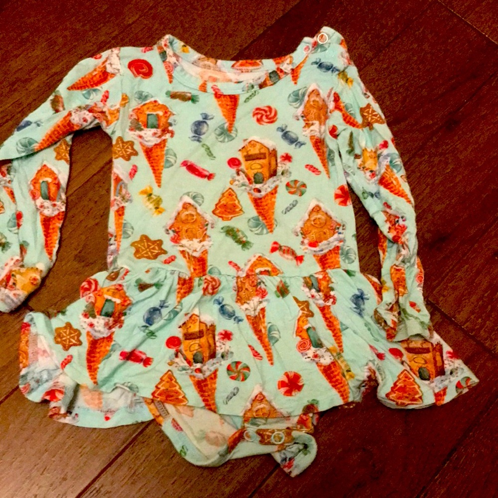 Posh Peanut ruffled Christmas onesie 6-12 months